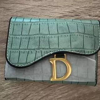 Dior jellegű pénztárca