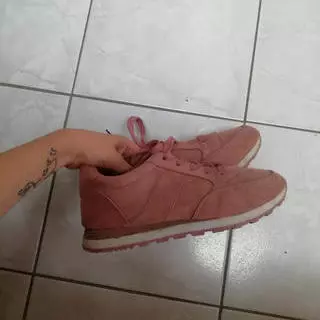 Bézs, rózsaszín cipő