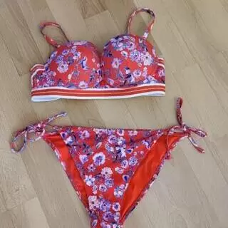 ÚJ H&M XS-S piros virágos bikini